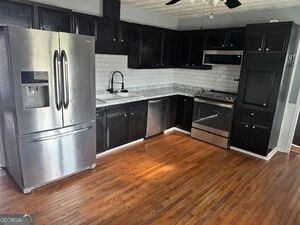 428485 Chatsworth Residential