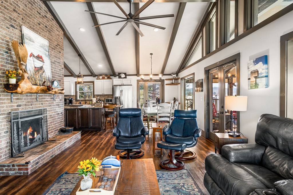 428495 Hayesville Residential