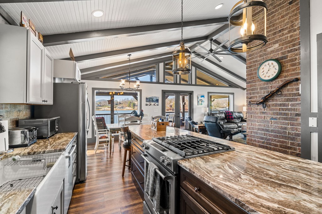 428495 Hayesville Residential