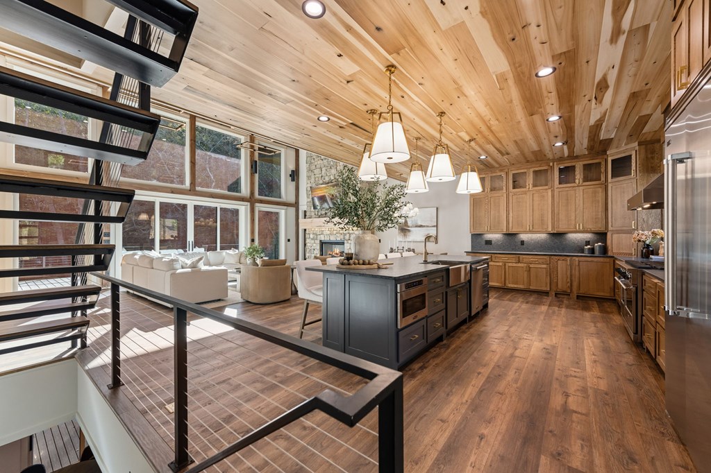 428515 Blue Ridge Residential