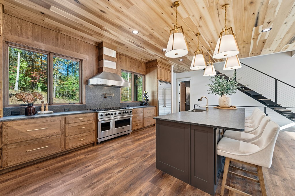 428515 Blue Ridge Residential