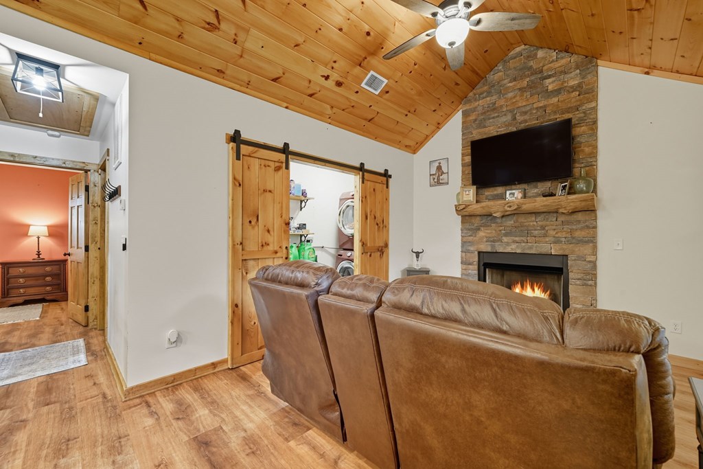 428528 Talking Rock Residential