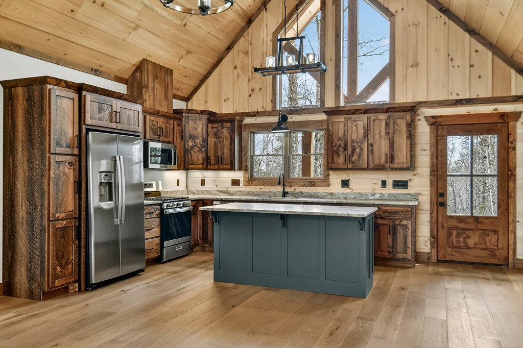 428538 Blue Ridge Residential