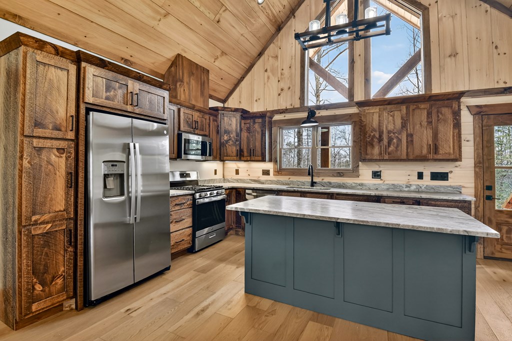 428538 Blue Ridge Residential