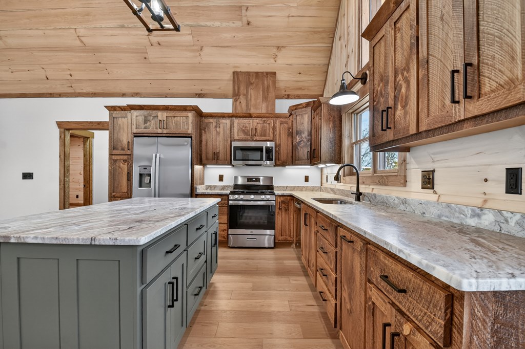 428538 Blue Ridge Residential