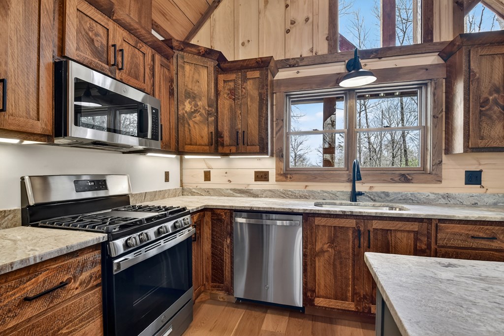 428538 Blue Ridge Residential