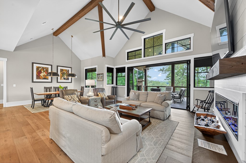 428545 Mineral Bluff Residential