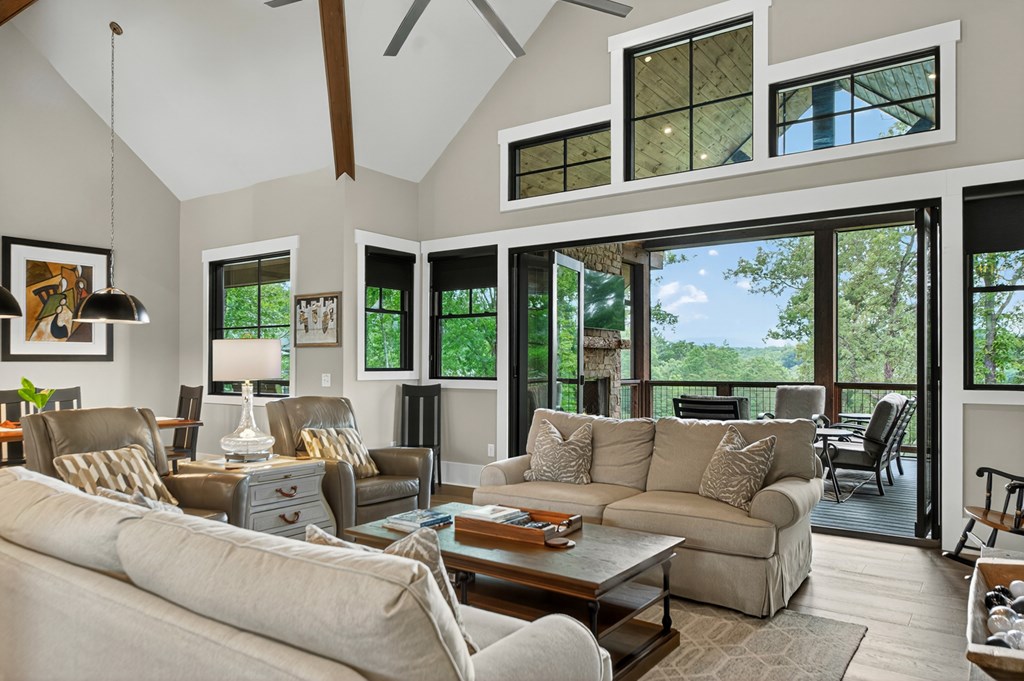 428545 Mineral Bluff Residential