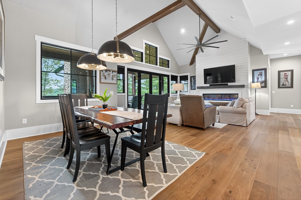 428545 Mineral Bluff Residential