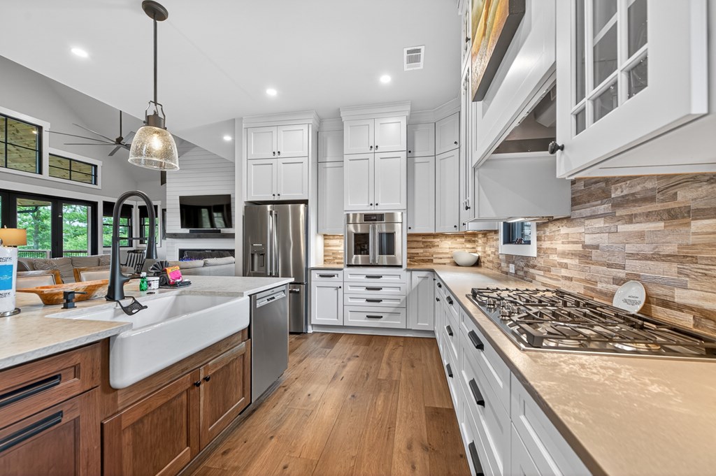 428545 Mineral Bluff Residential