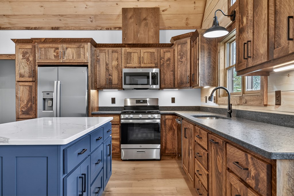 428546 Blue Ridge Residential