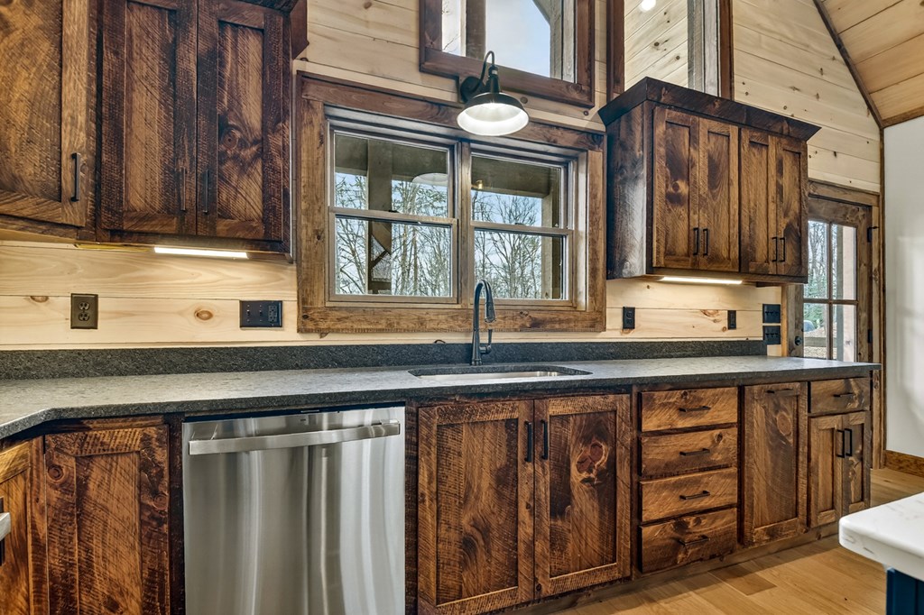 428546 Blue Ridge Residential