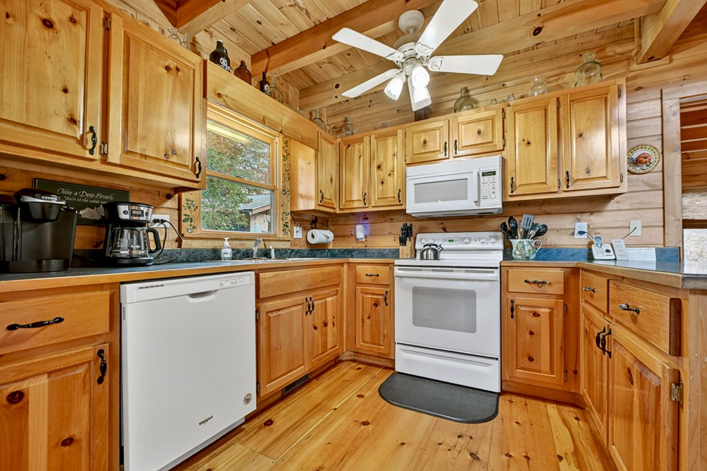 428550 Mineral Bluff Residential