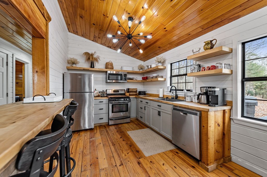 428558 Blue Ridge Residential