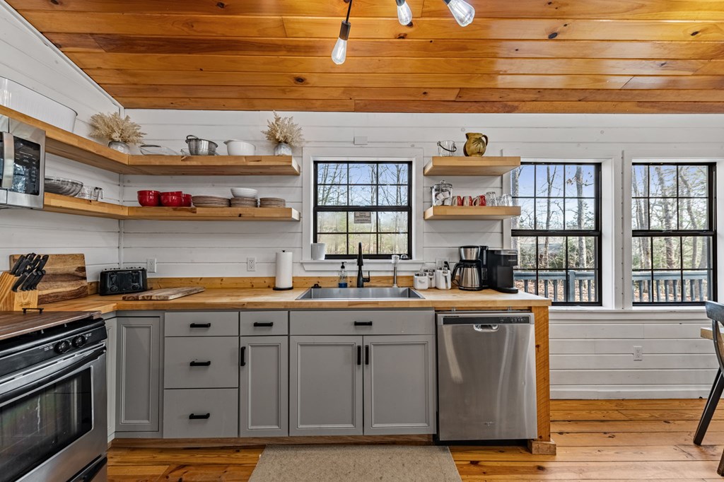 428558 Blue Ridge Residential