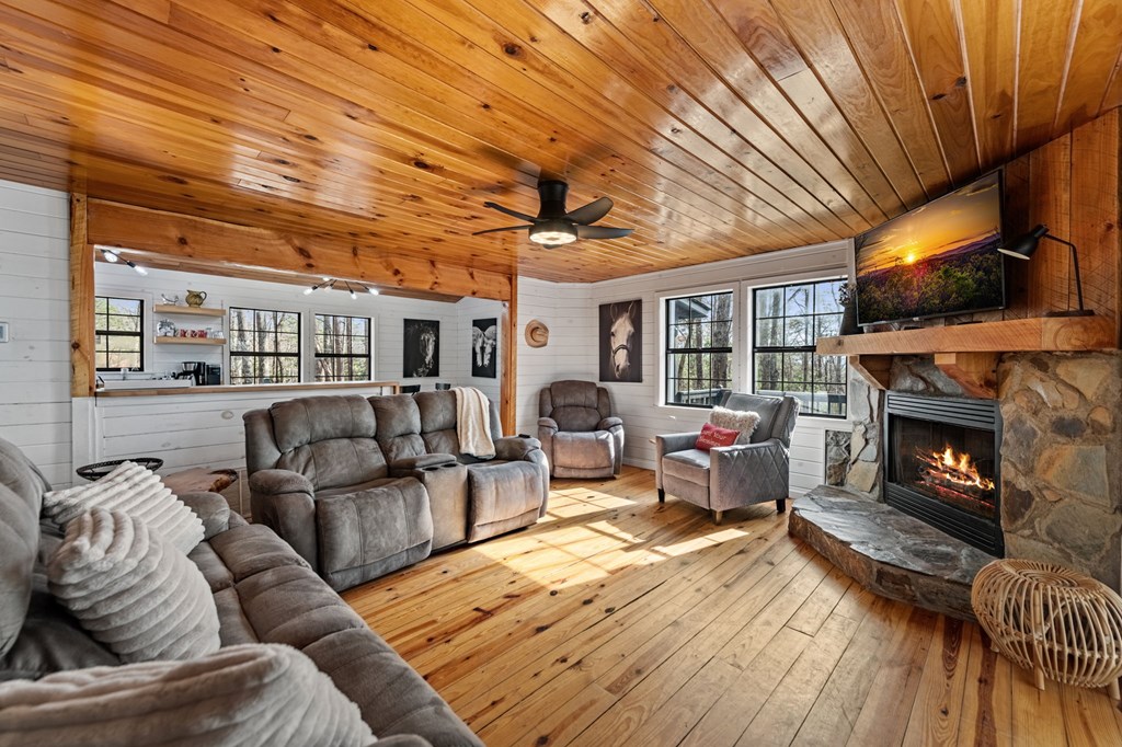 428558 Blue Ridge Residential