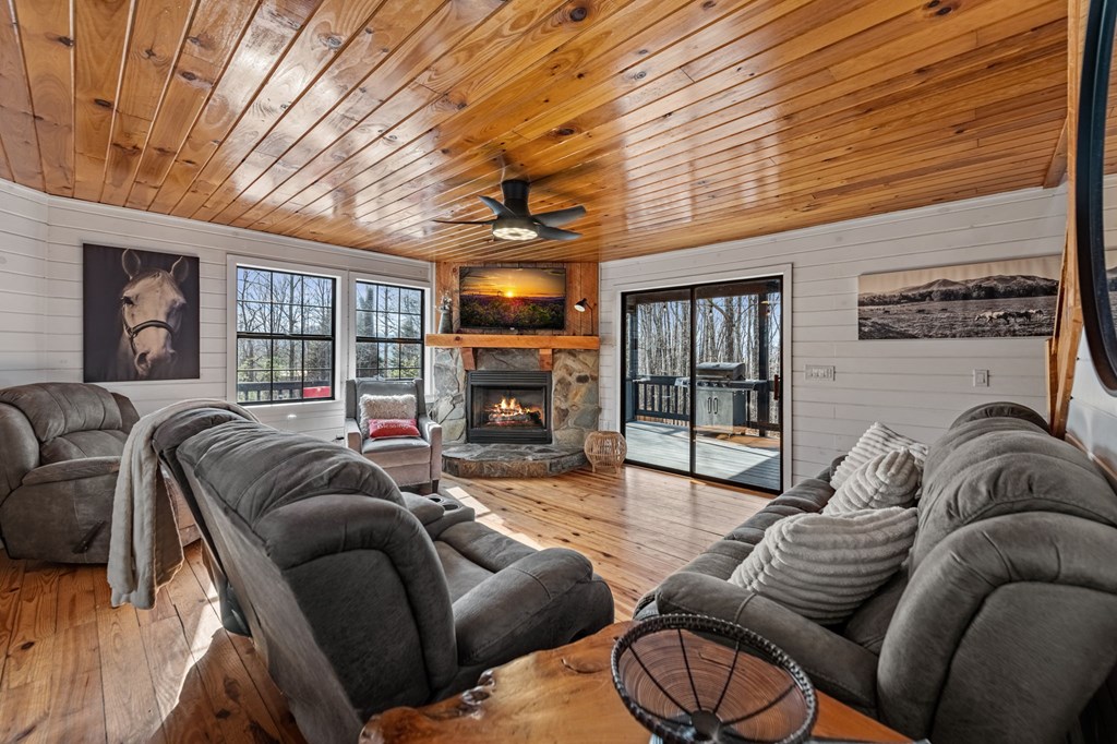 428558 Blue Ridge Residential