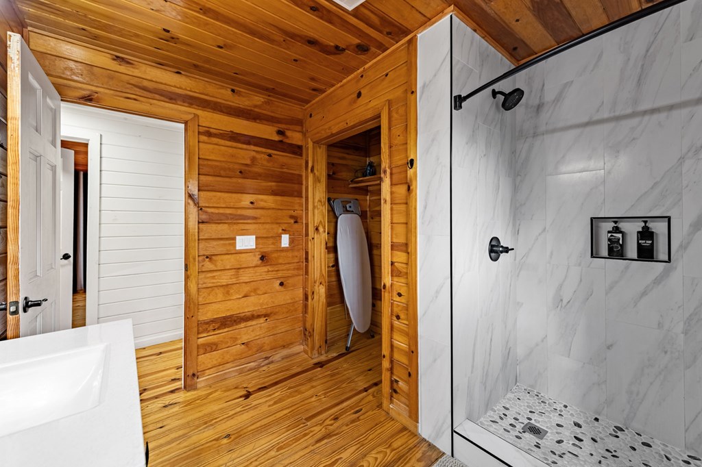 428558 Blue Ridge Residential