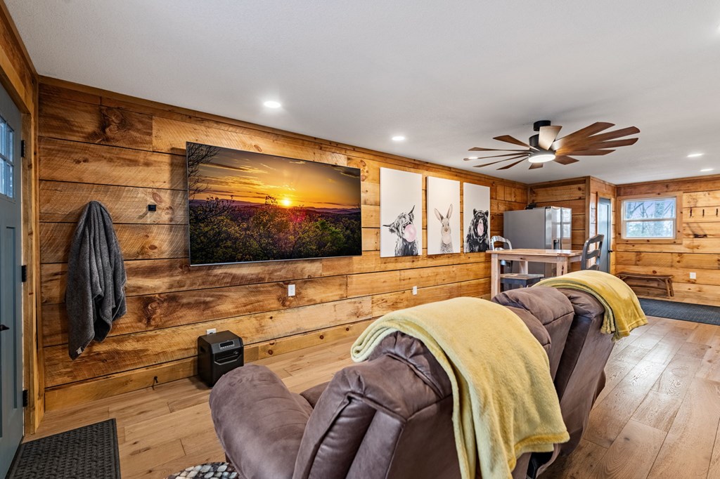 428558 Blue Ridge Residential