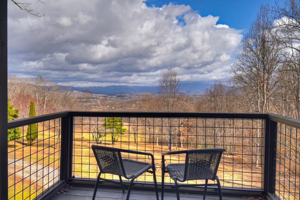 428562 Young Harris Residential