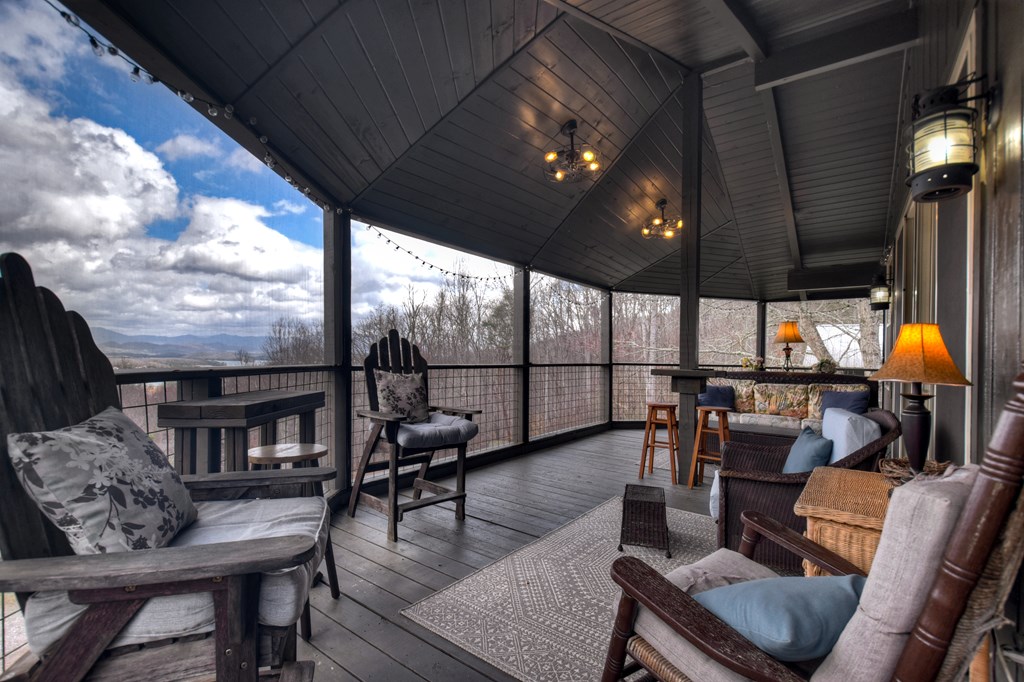 428562 Young Harris Residential