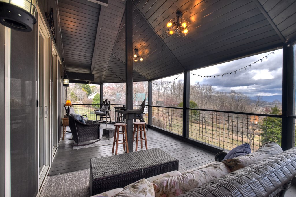 428562 Young Harris Residential