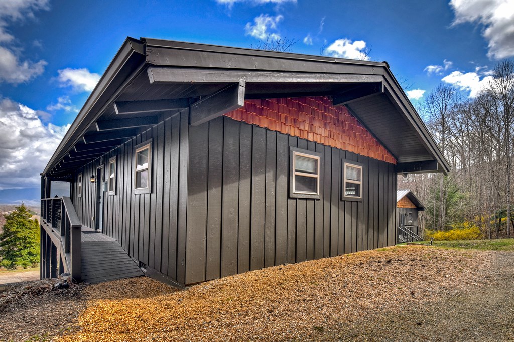 428562 Young Harris Residential