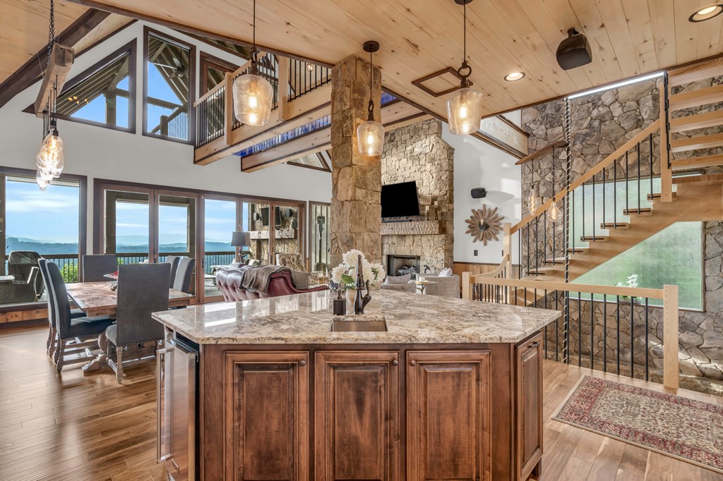 428566 Blue Ridge Residential