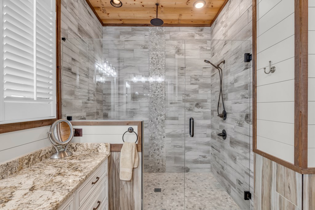 428566 Blue Ridge Residential