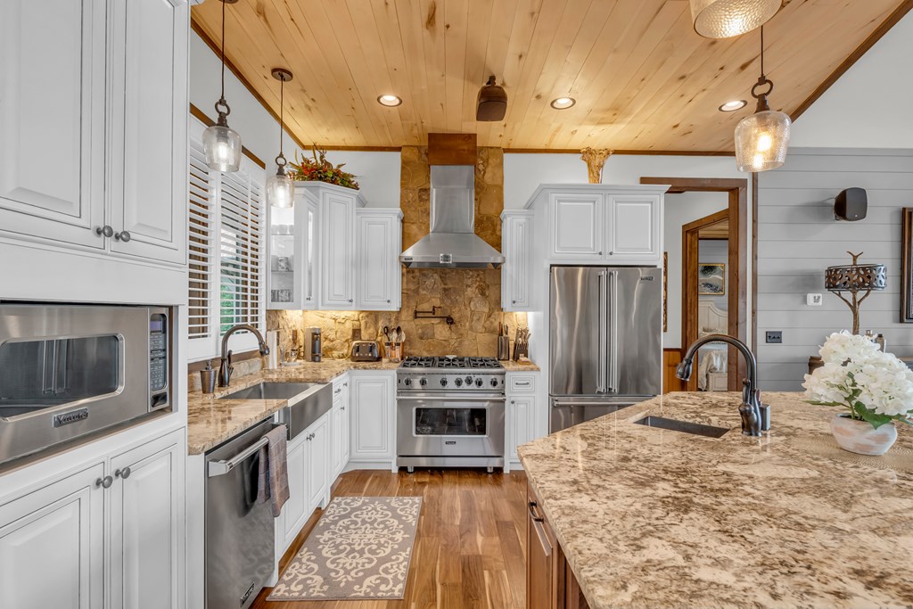 428566 Blue Ridge Residential