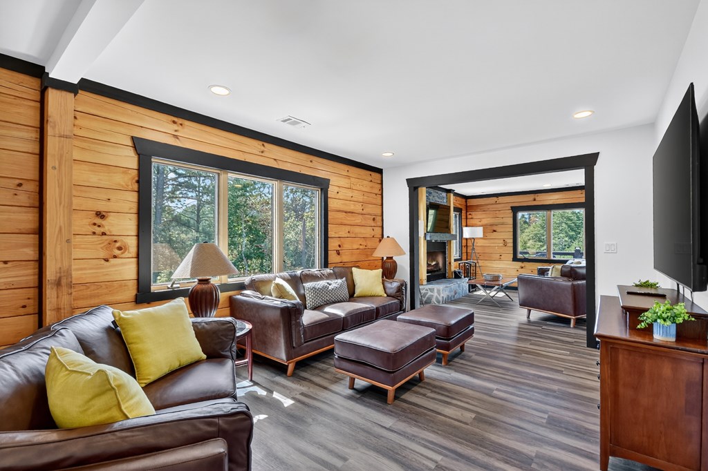 428573 Ellijay Residential