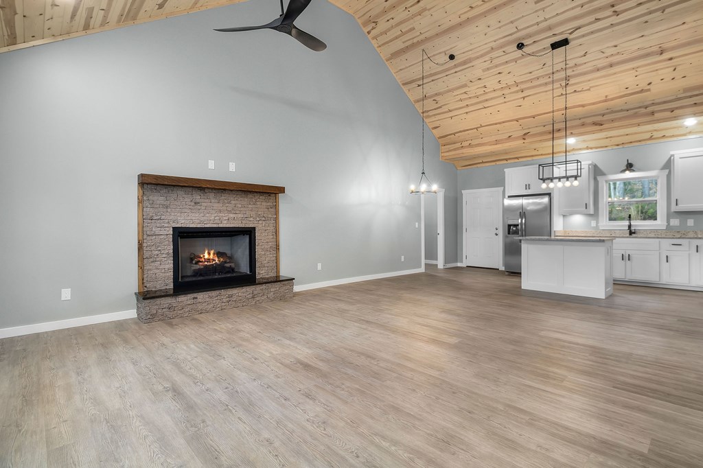 428585 Ellijay Residential