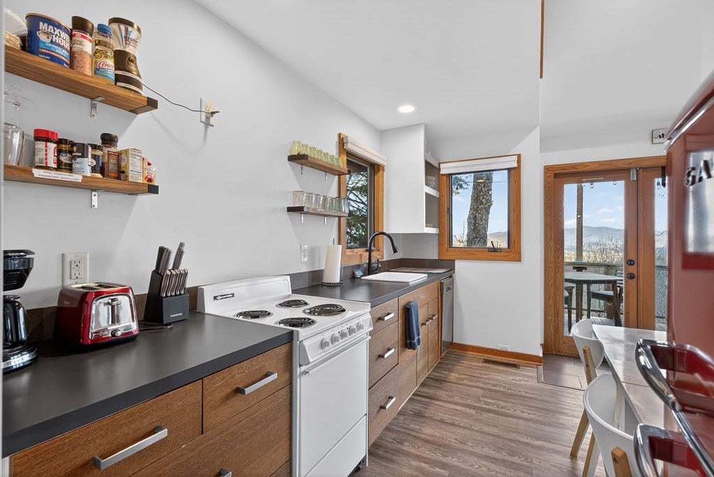 428586 Blue Ridge Residential