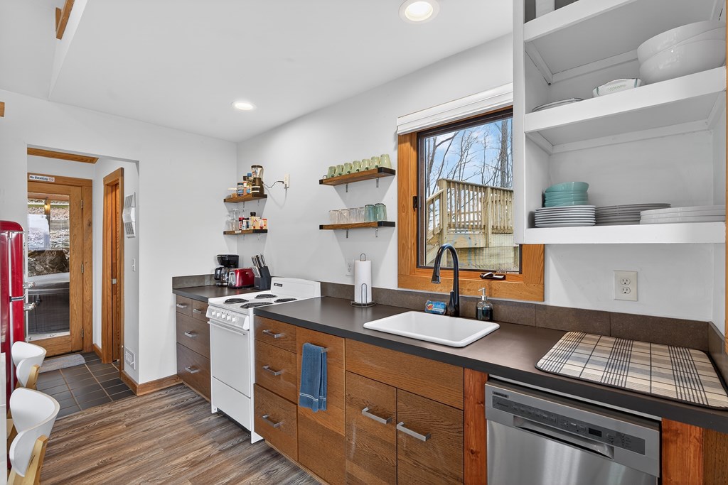 428586 Blue Ridge Residential