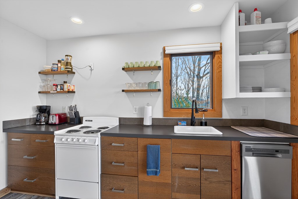 428586 Blue Ridge Residential