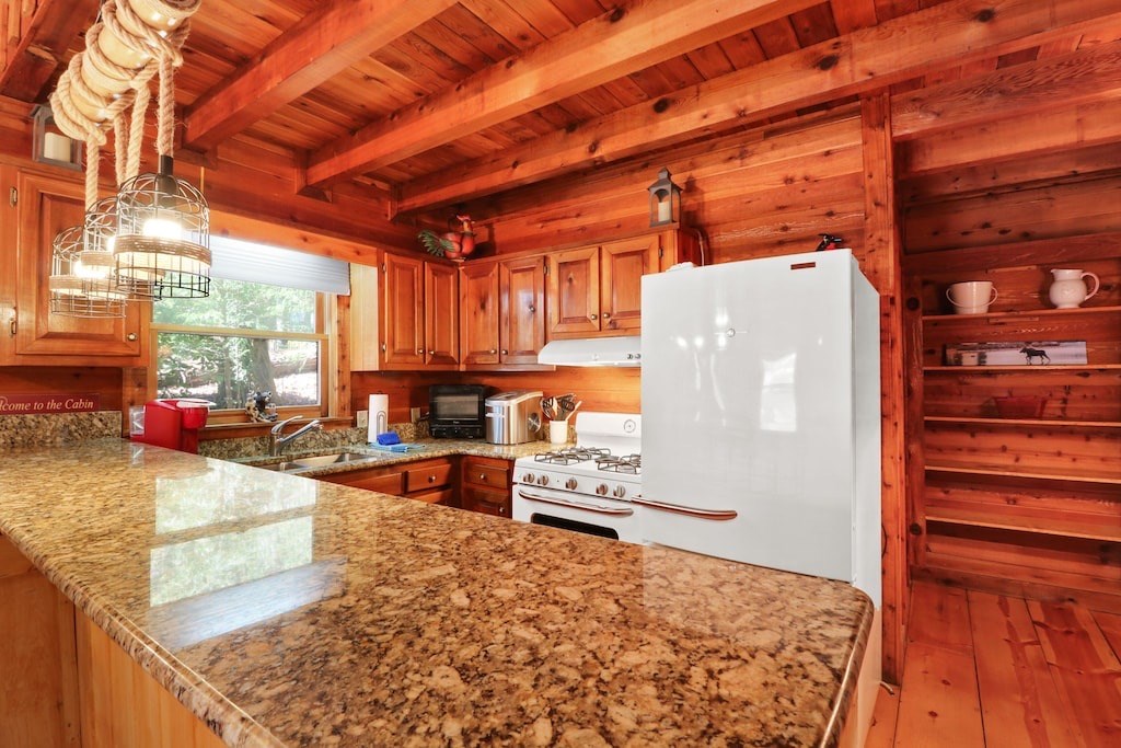 428591 Blue Ridge Residential