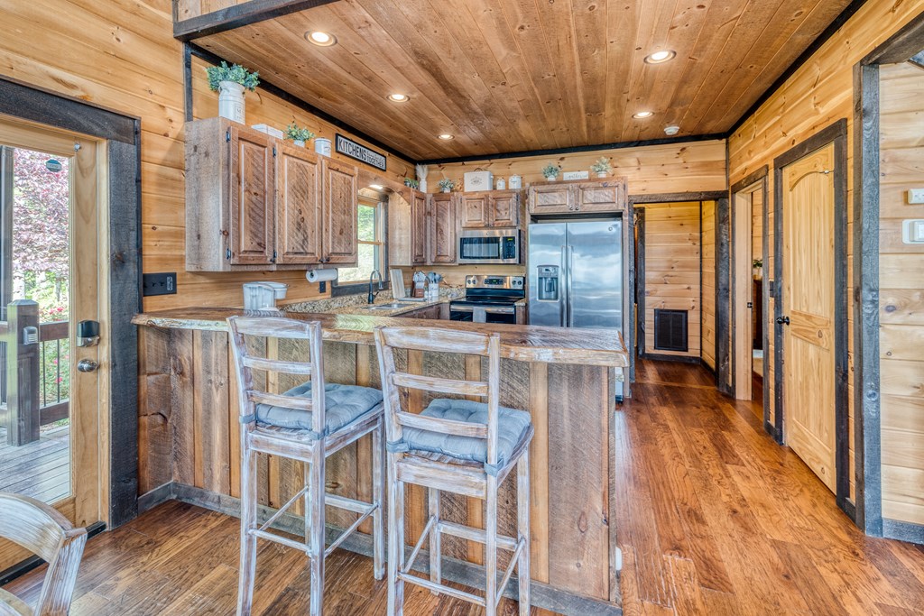 428602 Mineral Bluff Residential