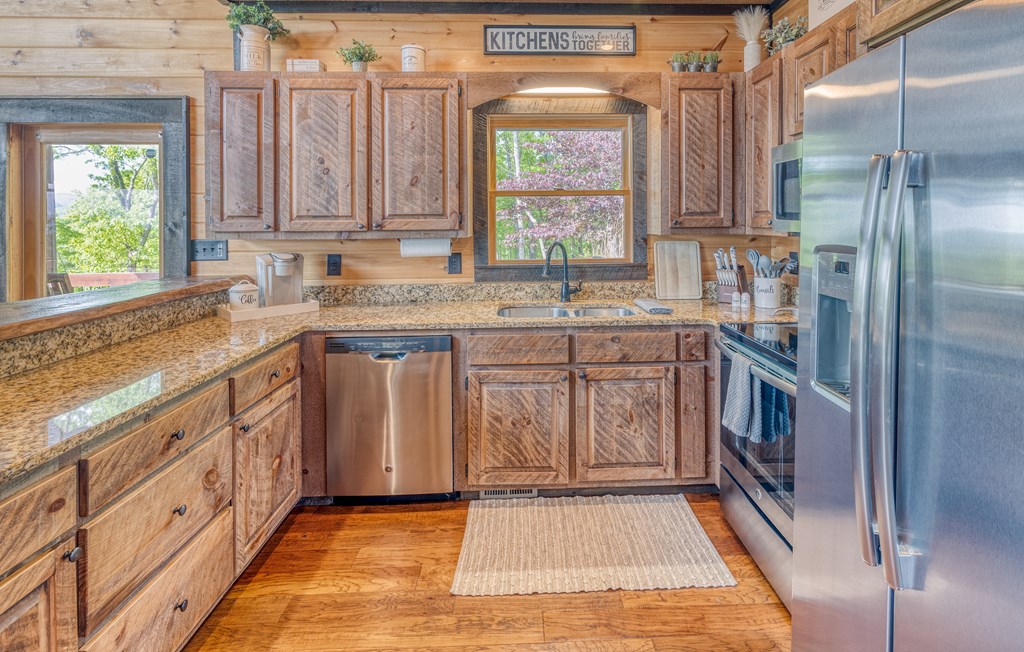 428602 Mineral Bluff Residential