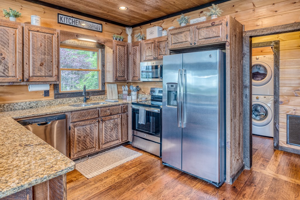 428602 Mineral Bluff Residential