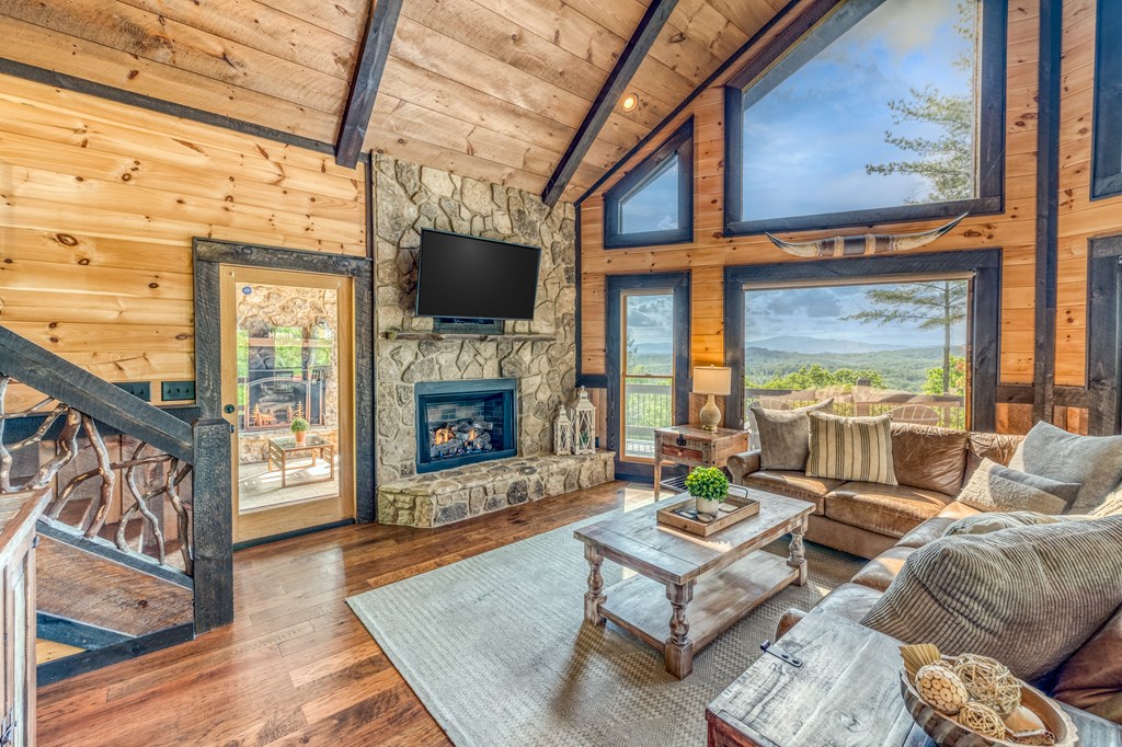 428602 Mineral Bluff Residential