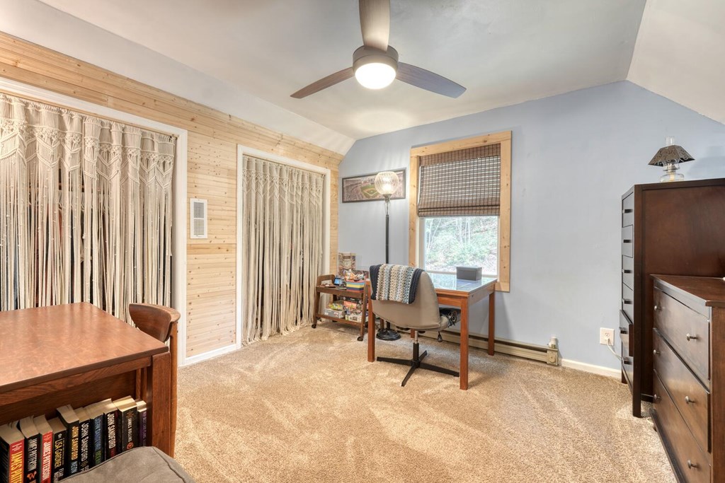 428609 Hayesville Residential