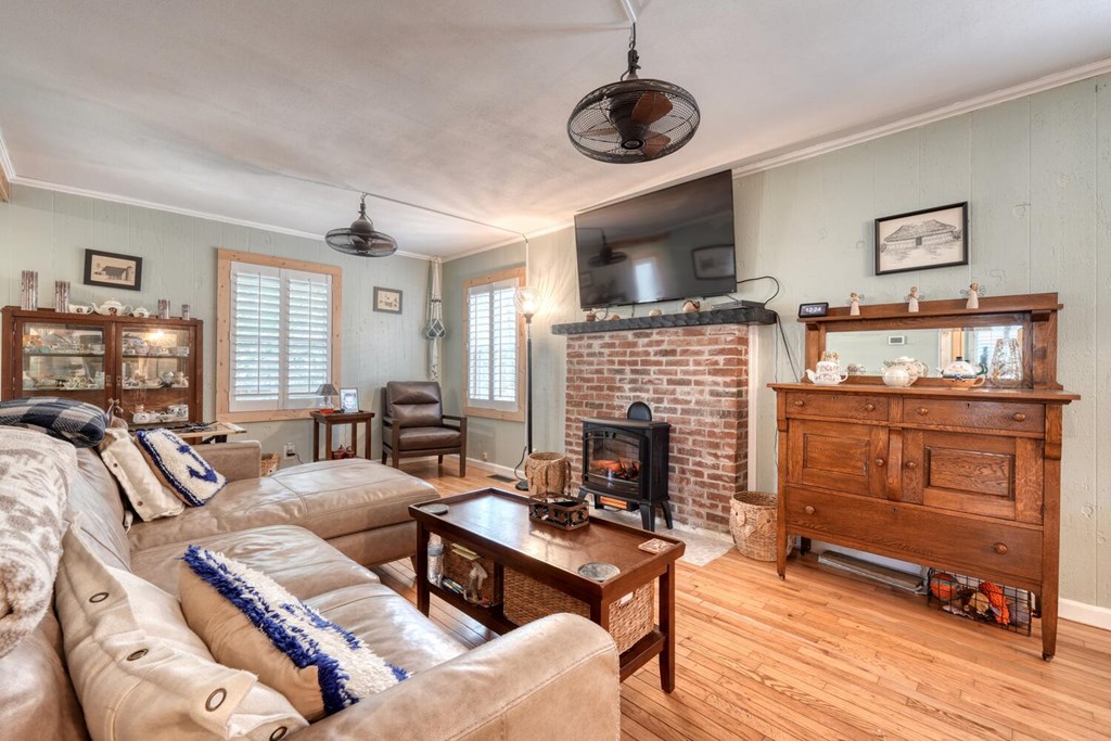 428609 Hayesville Residential