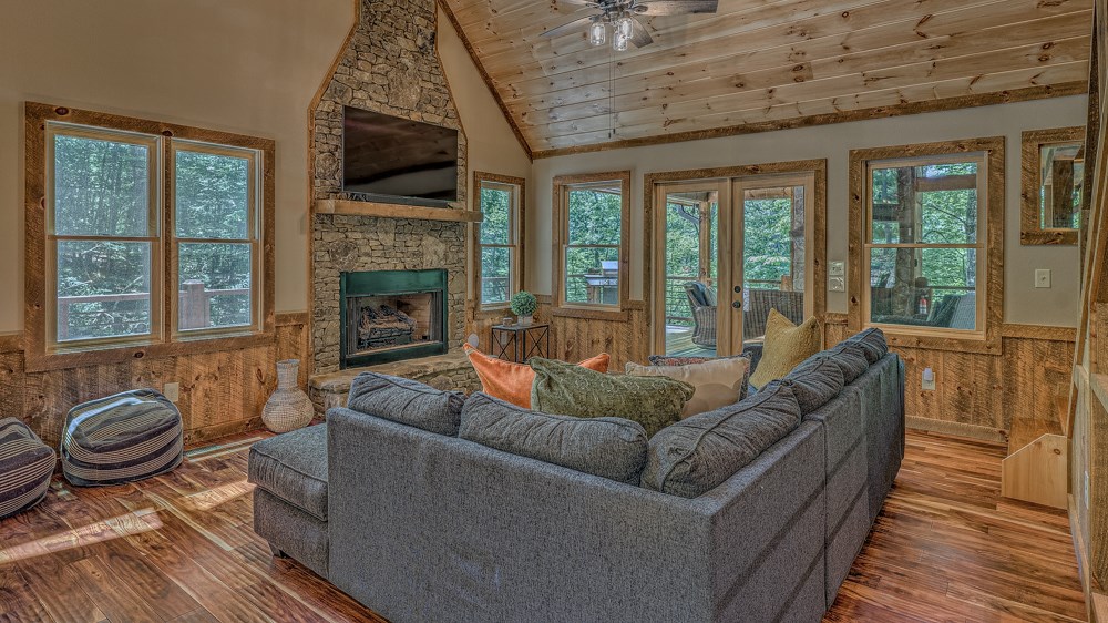 428663 Mineral Bluff Residential