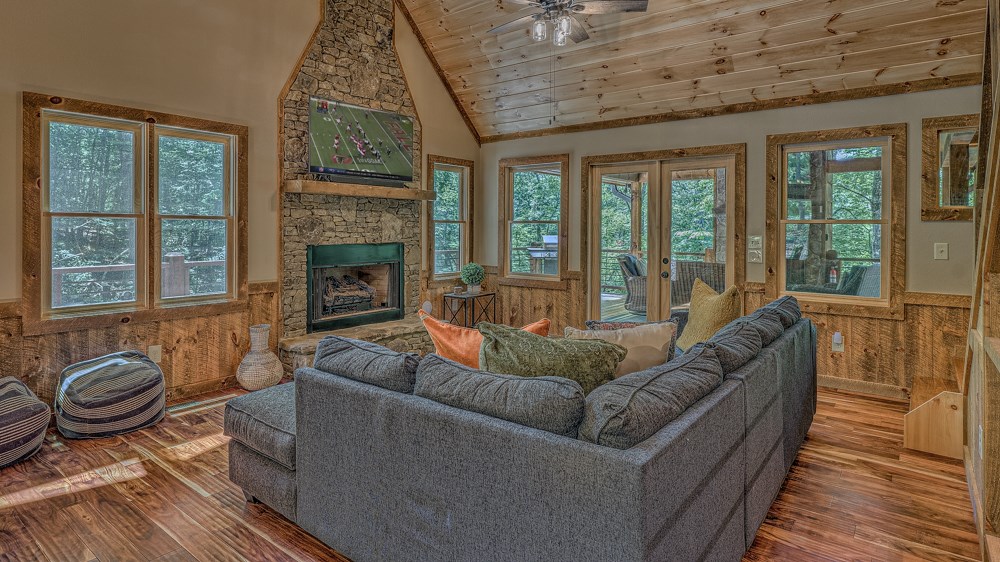 428663 Mineral Bluff Residential