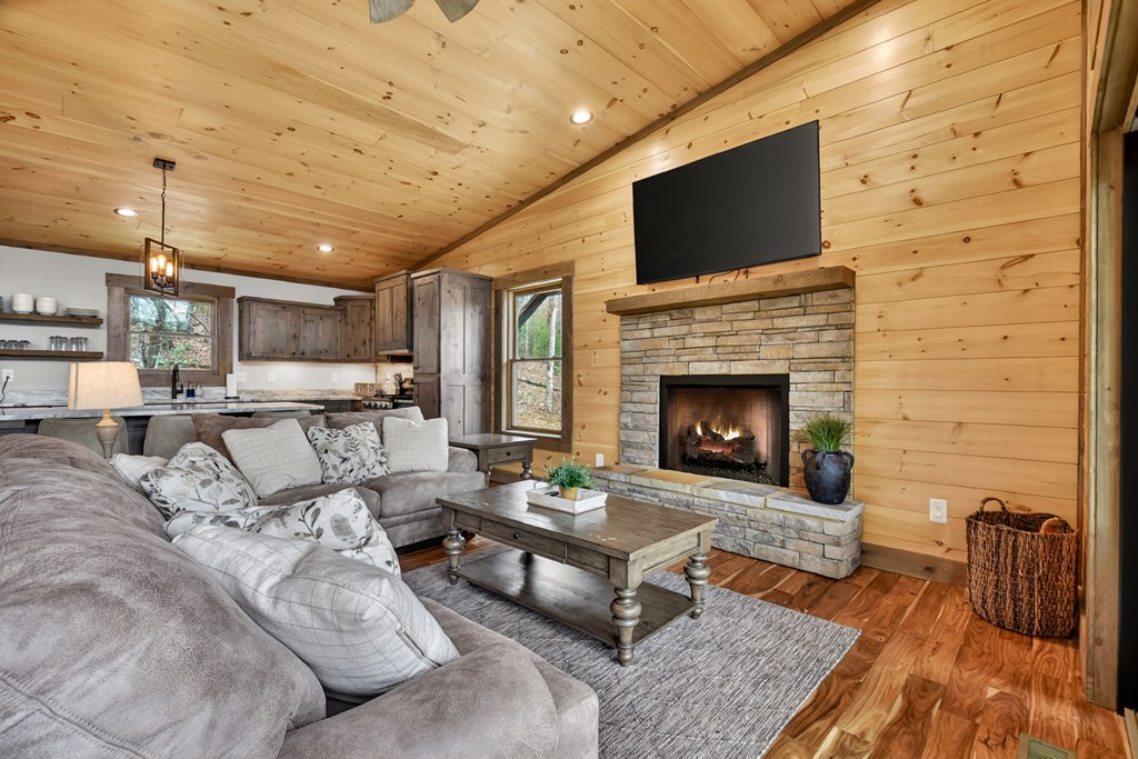 428670 Blue Ridge Residential