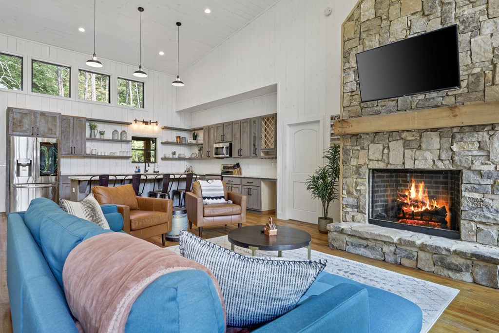 428672 Blue Ridge Residential