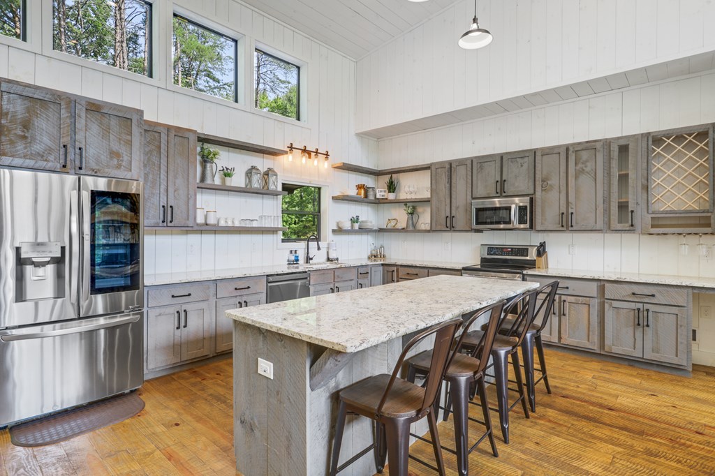 428672 Blue Ridge Residential