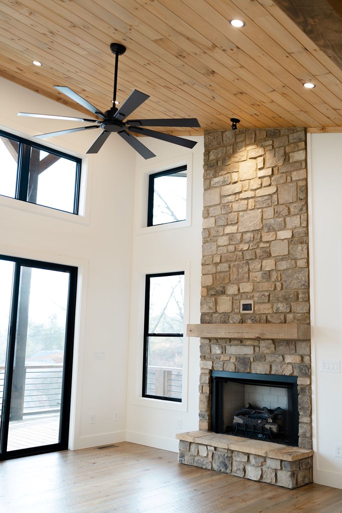 428694 Mineral Bluff Residential