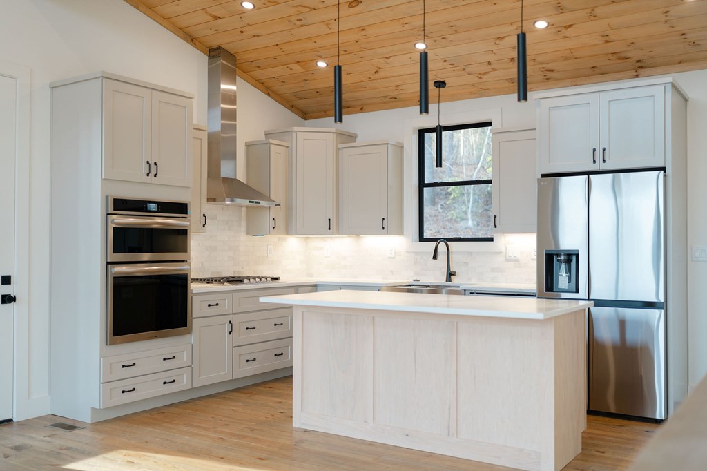 428694 Mineral Bluff Residential