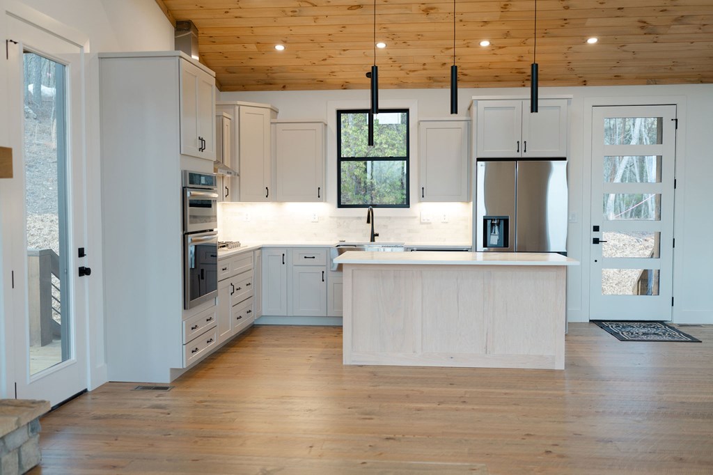 428694 Mineral Bluff Residential